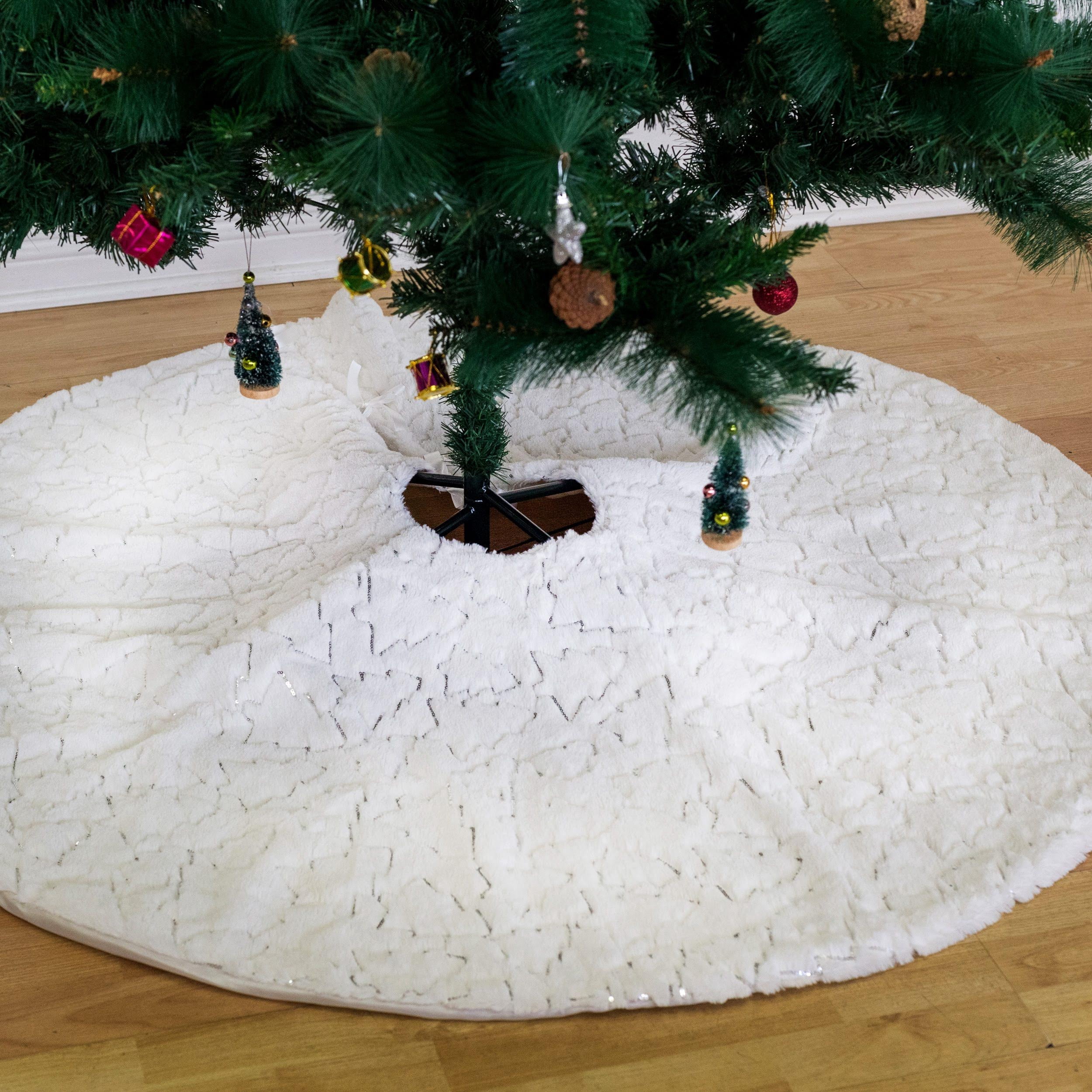 Belle 50 in. White Christmas Tree Skirt
