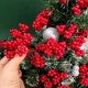 thumbnail image 4 of 5-50 piezas de bayas de acebo artificiales, mini estambres de cereza rojos de simulación, árbol de Navidad colgante, fiesta de Navidad, decoración de Año Nuevo DIY, 4 of 5