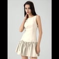 thumbnail image 4 of Vestido Mini Plisado Sin Mangas para Mujer, Corte A, Color Liso, Cuello Redondo, Cintura Ceñida, Lazo y Cremallera en la Espalda Beige M, 4 of 10