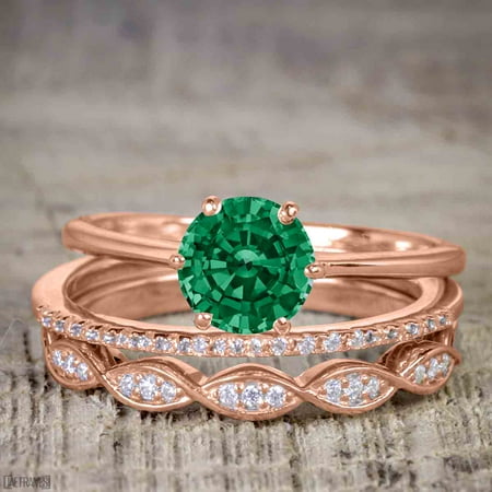 - 1.50 Carat Round cut Emerald and Diamond Solitaire Trio Wedding Bridal Ring Set in Rose Gold
