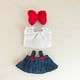 thumbnail image 4 of Ropa para muñecas (muñeca no incluida) Incluye camisa blanca con encaje + peto vaquero con botones rojos + falda + lazo rojo + cámara morada + zapatos blancos (conjunto de cinco piezas), 4 of 7
