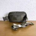 thumbnail image 4 of Riñonera deportiva con logotipo de Metal para Yoga, bolsa portátil para correr al aire libre, paquete Unisex, bandolera de Fitness, cartera de moda, bolsa de pecho con cremallera, regalo, 4 of 5
