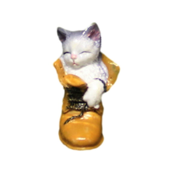 Cat Statue Cat Sleeps in Boot Resin Ornament Funny Desk Top Decorations Gift