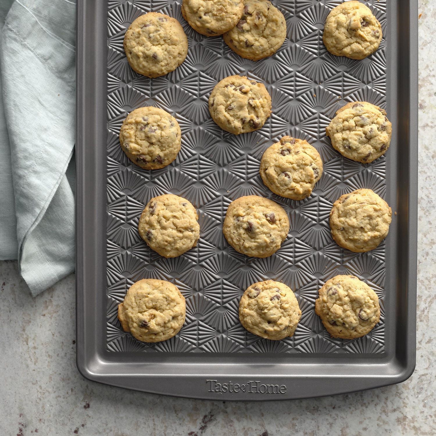 Taste of Home 4056 Deluxe Baking Sheet Bundle
