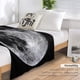 thumbnail image 5 of Manta de franela suave con diseño de luna para cama y sofá (76,2 x 101,6 cm), 5 of 8
