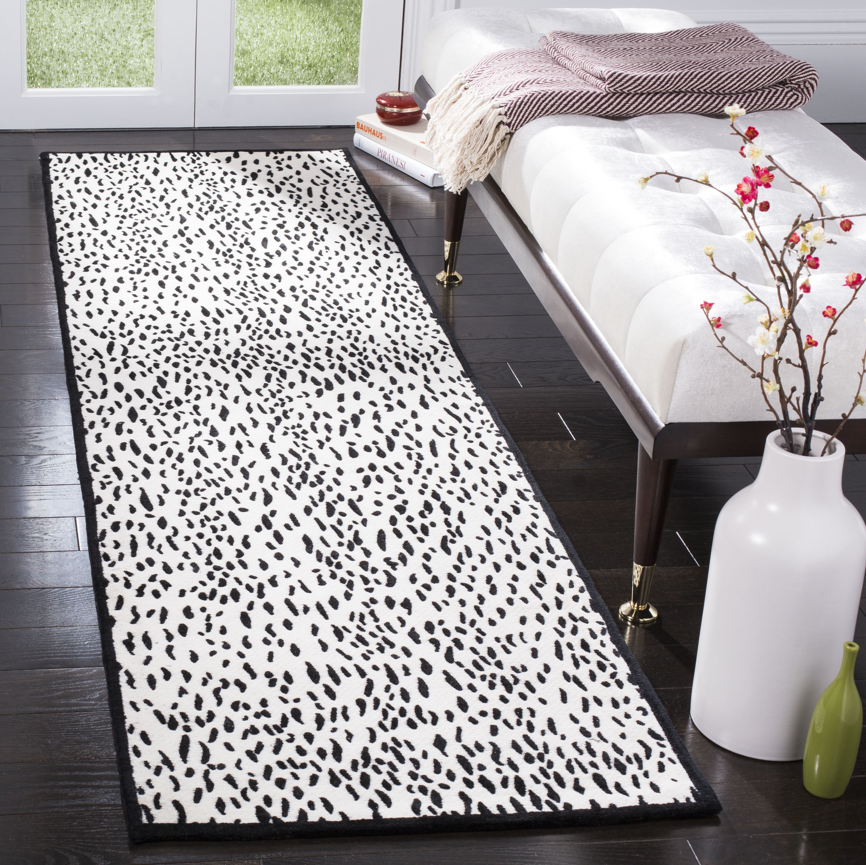 SAFAVIEH Marbella Desi Dotted Runner Rug, Ivory/Black, 2'3" x 8'