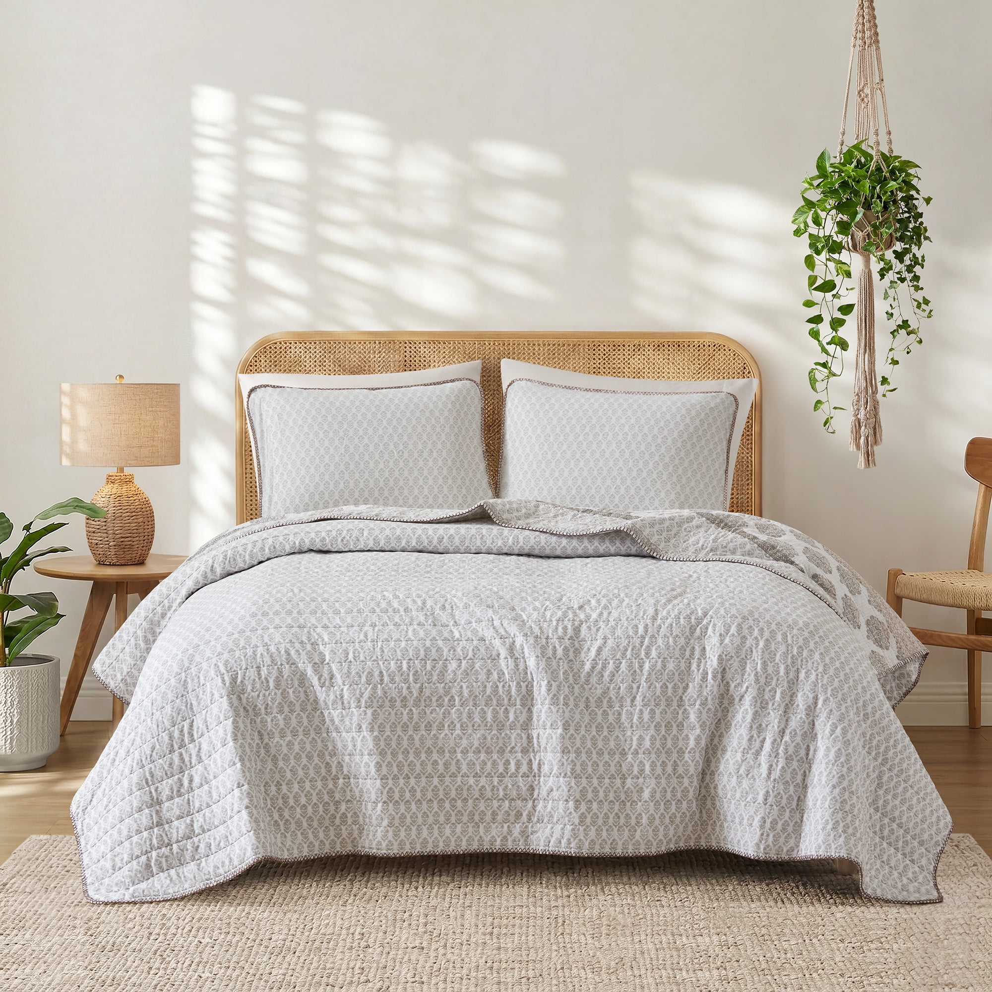 Full Queen 100% Cotton Quilt Set with Medallion Block-Print Design, 2" Channel Quilting, Lightweight All-Season Bedspread with Blanket Stitch, Prewashed for Softness