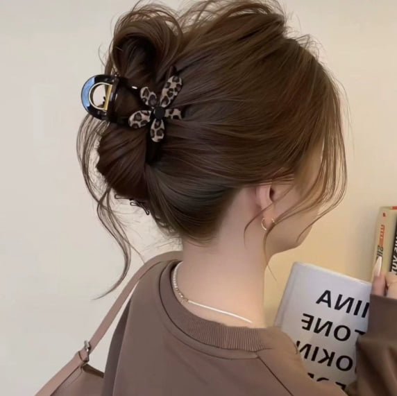 Leopard Print Flower-Shaped Hair Clip - Strong Grip for Thick Hair, Elegant Design for Everyday Use