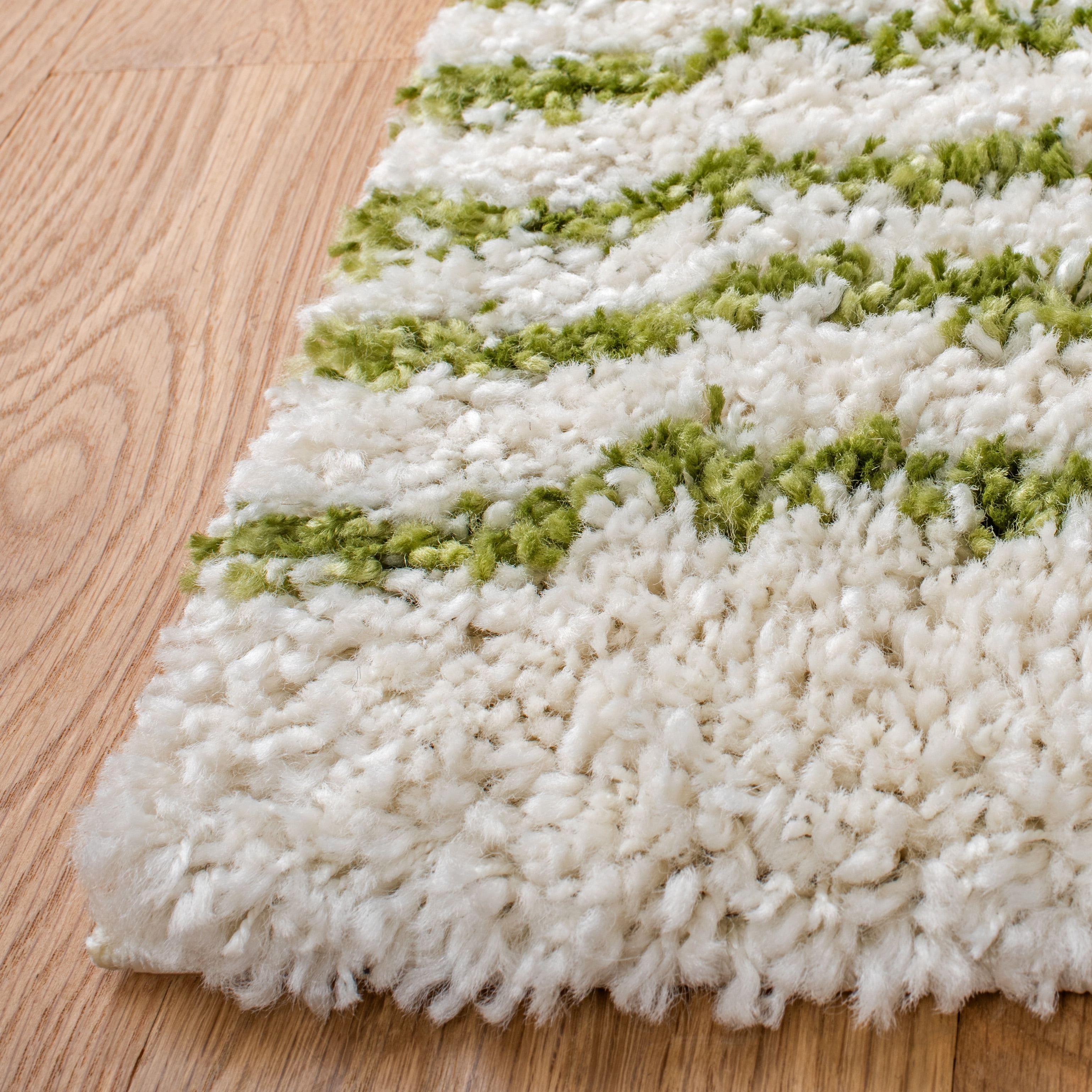Safavieh Arizona Teagan Geometric Shag Runner Rug, Ivory/Green, 2'6" x 14'