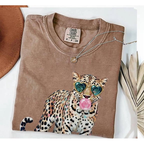 Leopard Bubble Gum Graphic Comfort Colors Shirt, Cool Cheetah With Sunglasses Tee, Trendy Animal Lover T-Shirt