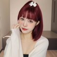 thumbnail image 4 of Pelucas cortas de Bob rojo vino con flequillo, pelucas sintéticas de Cosplay naturales para mujeres, cabello falso femenino resistente al calor, uso diario Afro, 4 of 4