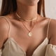thumbnail image 5 of Collar con etiqueta redonda Rojo Verde simple de cadena de bolas multicapa con personalidad femenina, 5 of 5