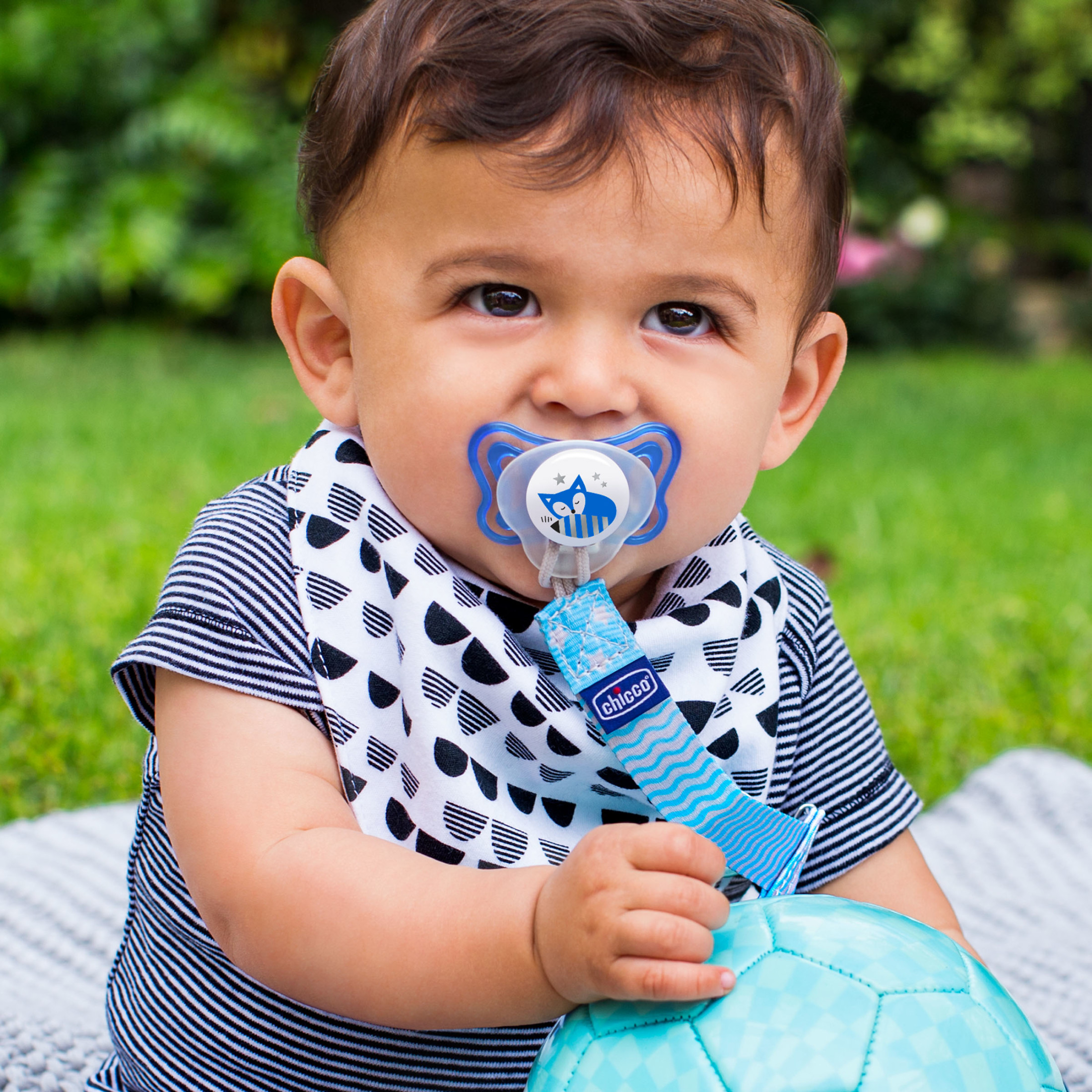 Chicco Fashion Pacifier Clip, Multicolor