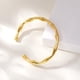 thumbnail image 4 of Brazalete con letras de trébol de cuatro hojas para mujer Brazalete chapado en oro de 18 quilates Brazalete de oro plateado con circonita cúbica Brazalete con hebilla Brazalete atrevido, 4 of 4