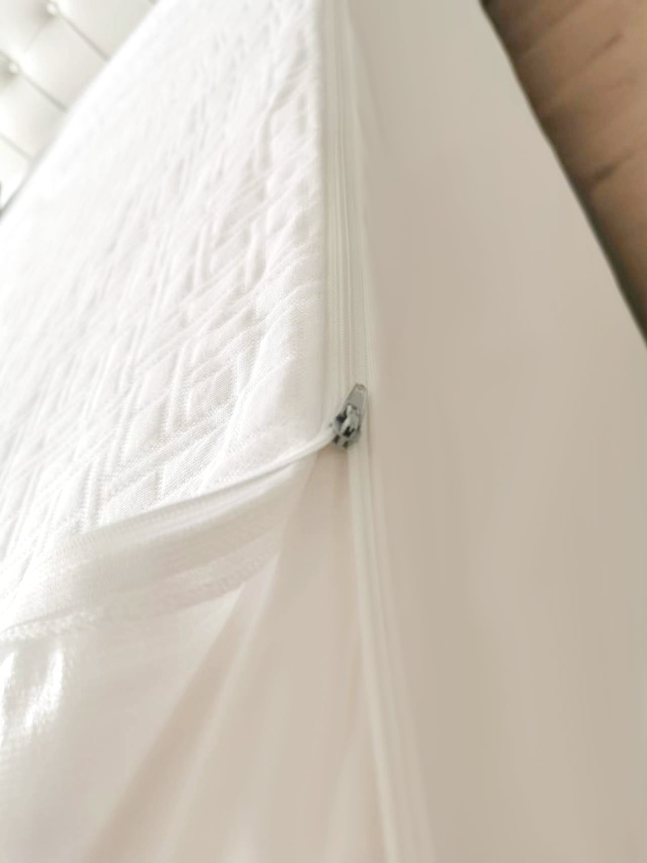 Serta Soft Knit Waterproof Zippered Mattress Protector, Queen