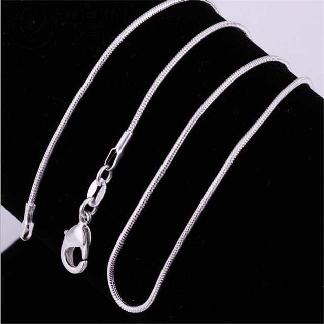 Cadena de hueso de serpiente Cadena de serpiente Joyas de plata Collar de clavícula de mujer de estilo europeo y americano