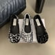 thumbnail image 4 of 2024 Zapatos Tabi de plata japoneses para mujer, planos con punta dividida, mocasines Ninja ostentosos, cómodos zapatos para caminar a diario para mujer, mocasines, 4 of 5