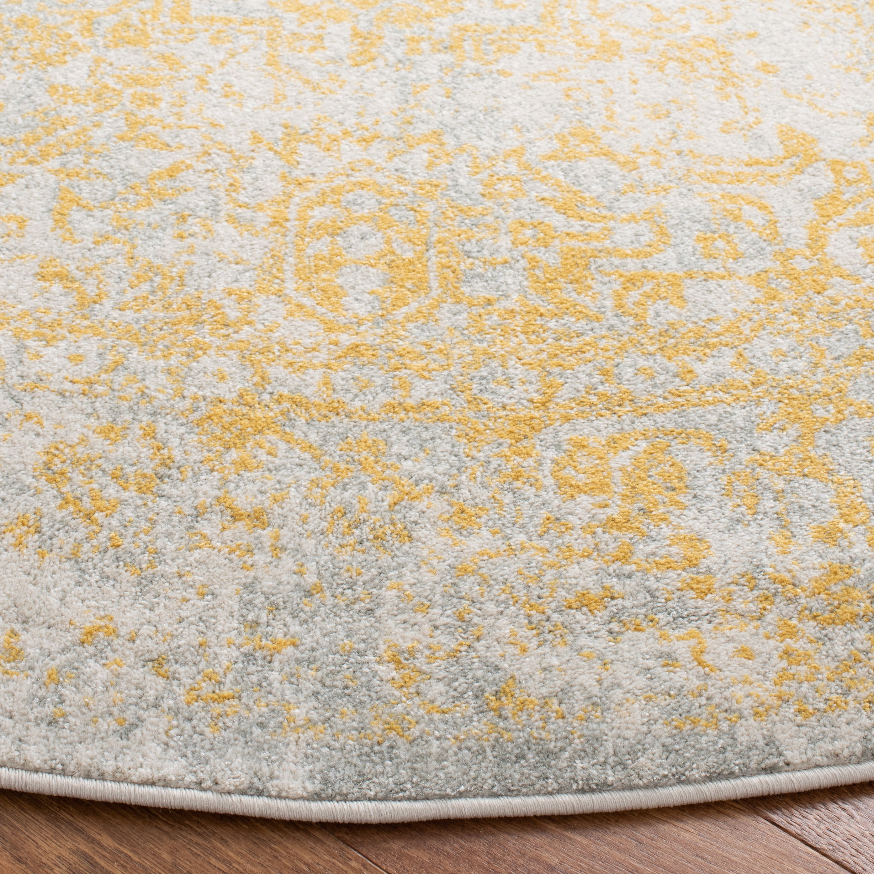 SAFAVIEH Round Rug 6'7" - Evoke Collection - Traditional Design, Ivory & Gold, Non-Shedding & Easy Cleaning, Ideal for Living Room, Bedroom, Dining Space