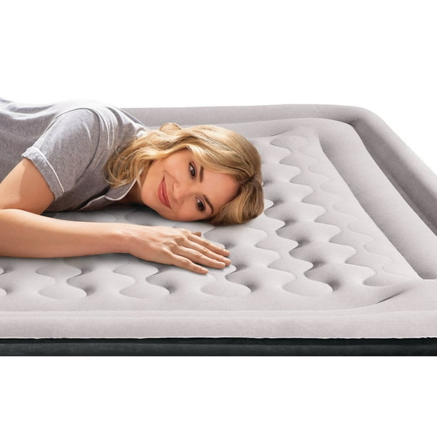 INTEX Dura-Beam Deluxe エアベッド クイーン 18インチ Intex Dura-Beam Deluxe 18 in. Queen Air Mattress with Built
