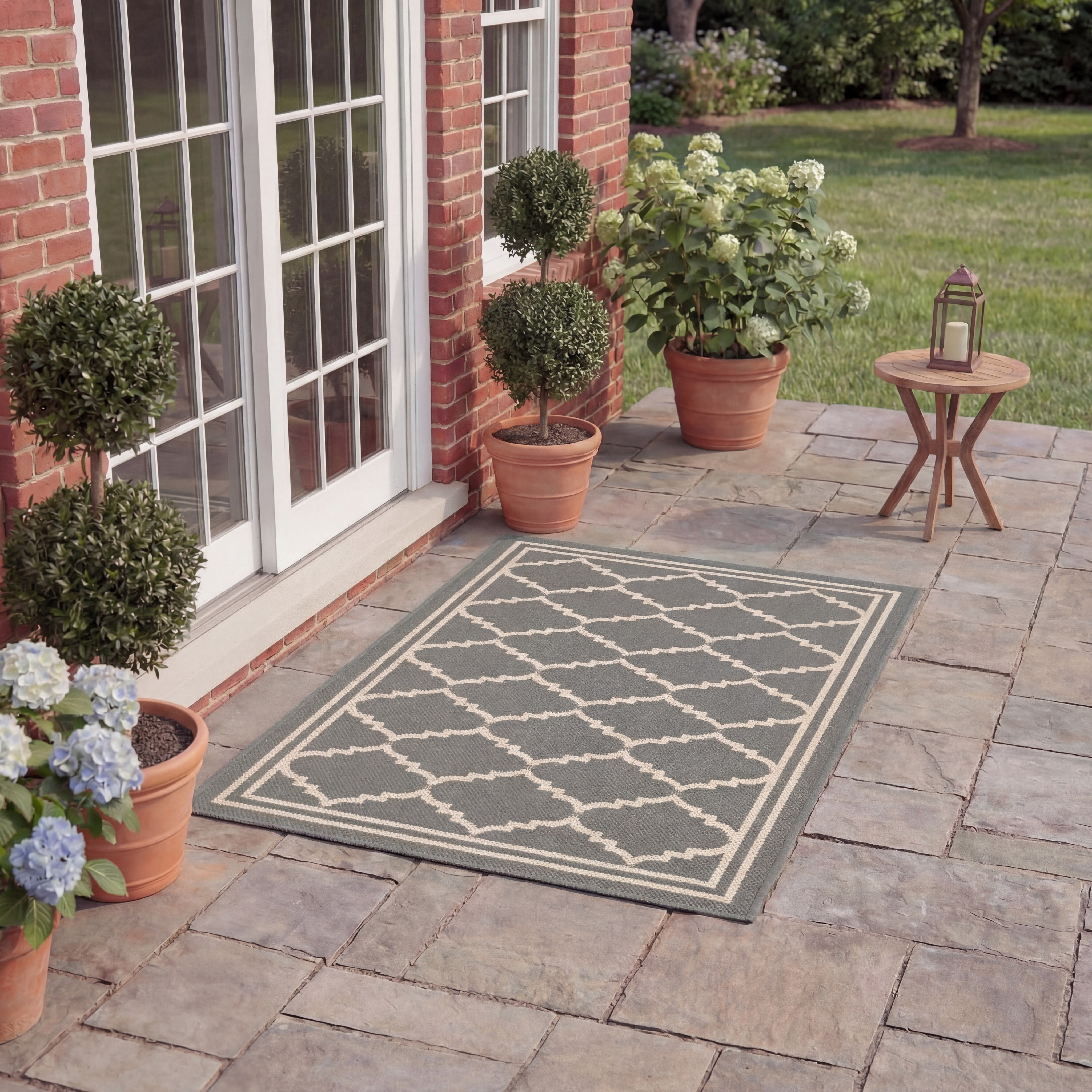 Safavieh Courtyard Amy Geometric Indoor/Outdoor Area Rug, Gray/Beige, 4' x 5'7"