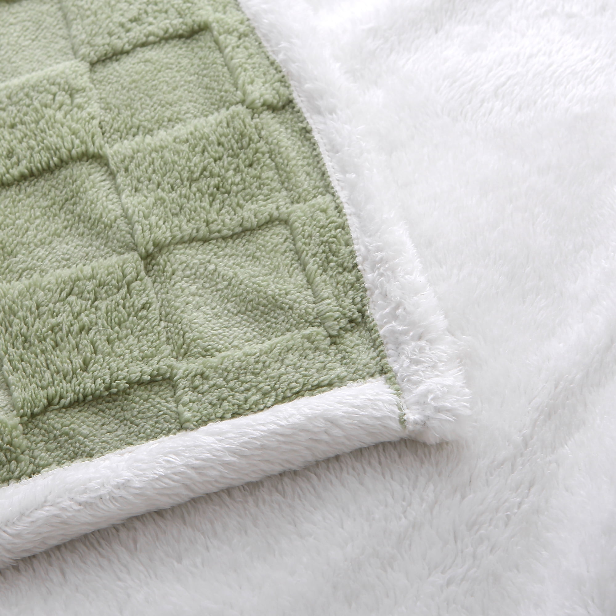 Fleece King Blanket for Sofa - Soft Lightweight Plush Cozy Fuzzy Microfiber Checkered Warm Blanket, 80x91 inches, Green