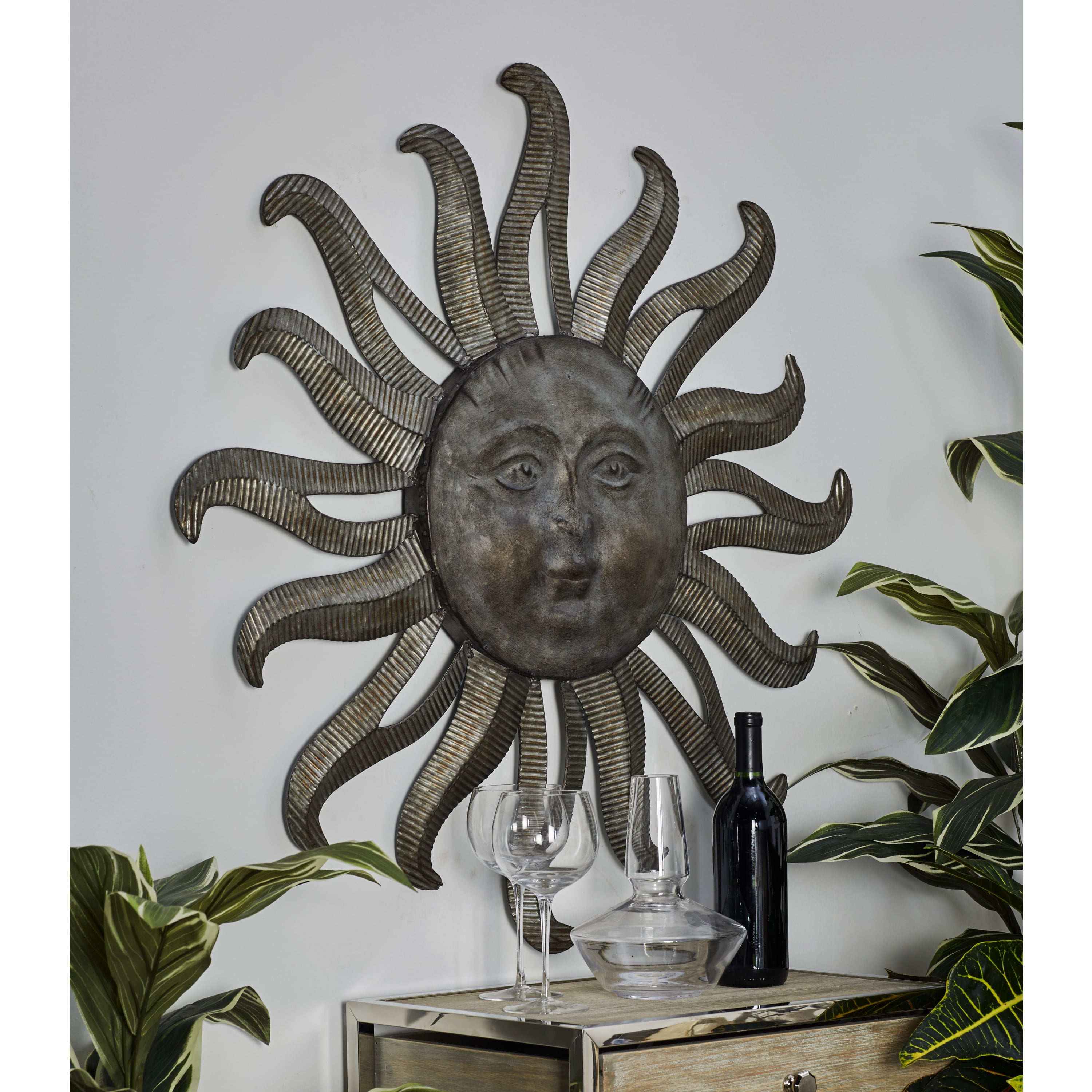 DecMode Gray Metal Indoor Outdoor Sun Wall Decor