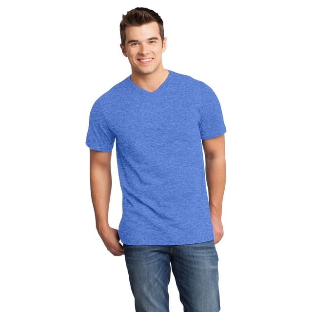 District® Very Important Tee® con cuello en V. DT6500 Distrito DT6500