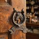 thumbnail image 4 of Aldaba de puerta de estilo europeo vintage de hierro fundido con forma de cabeza de caballo y decoración de pared con manija de puerta de hierro, 4 of 8
