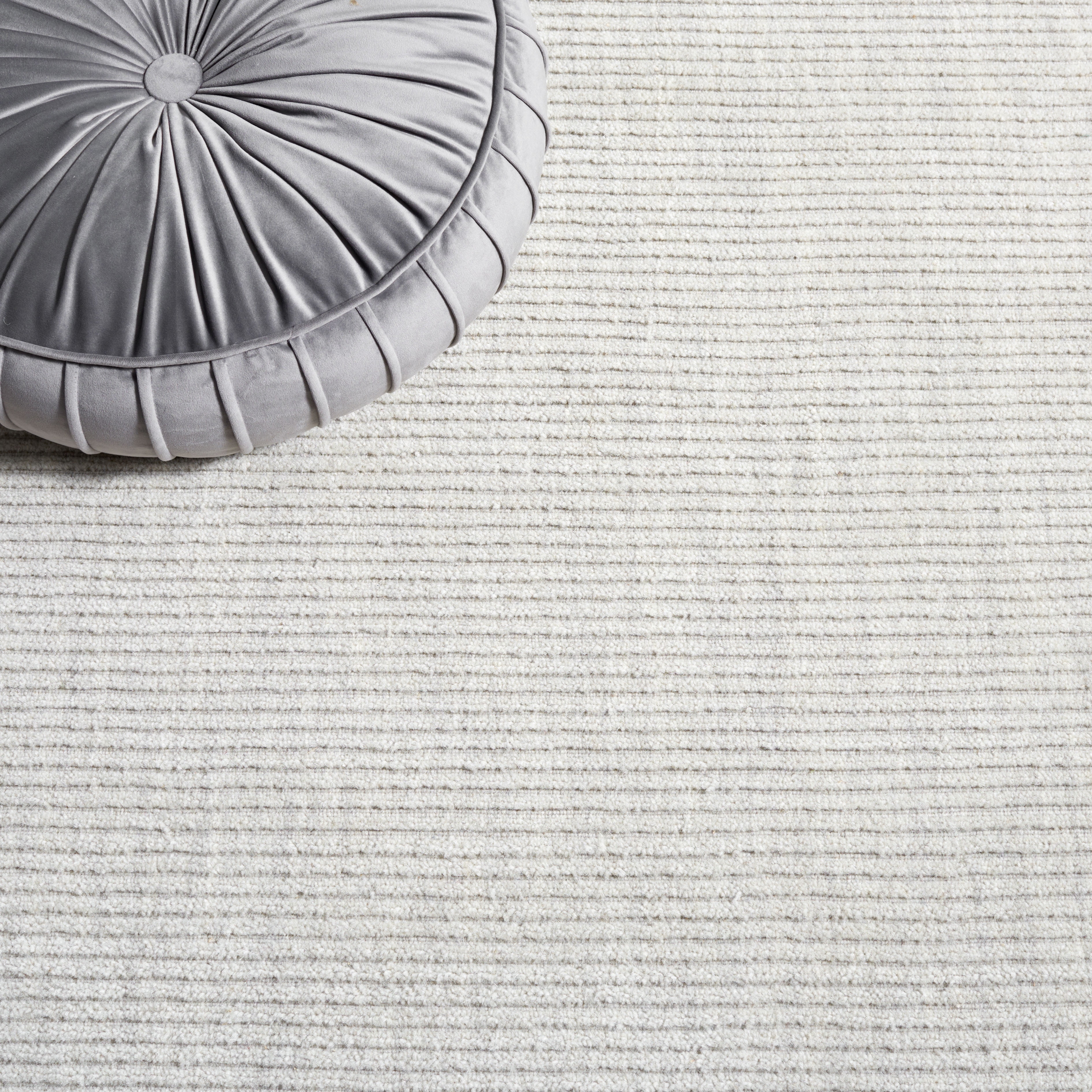 Safavieh Himalaya Hayden Solid Area Rug, Light Gray, 6' x 6' Square