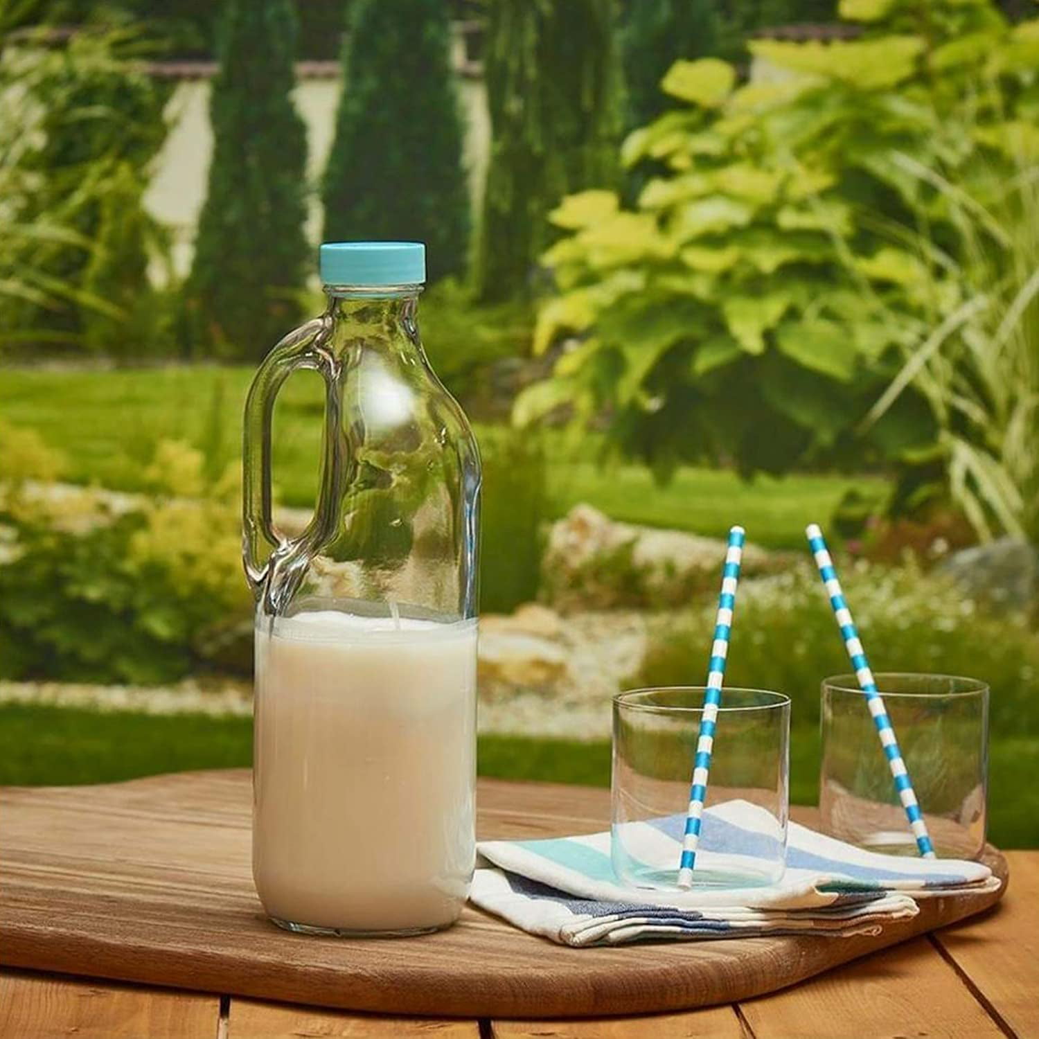 KJHBV Milk Water Bottle Milk Pitcher with Lid Milk Container Tea Pitcher 1  Gallon Glass Carafes Restaurant Water Glass Juice Pitcher Milk Pitcher for