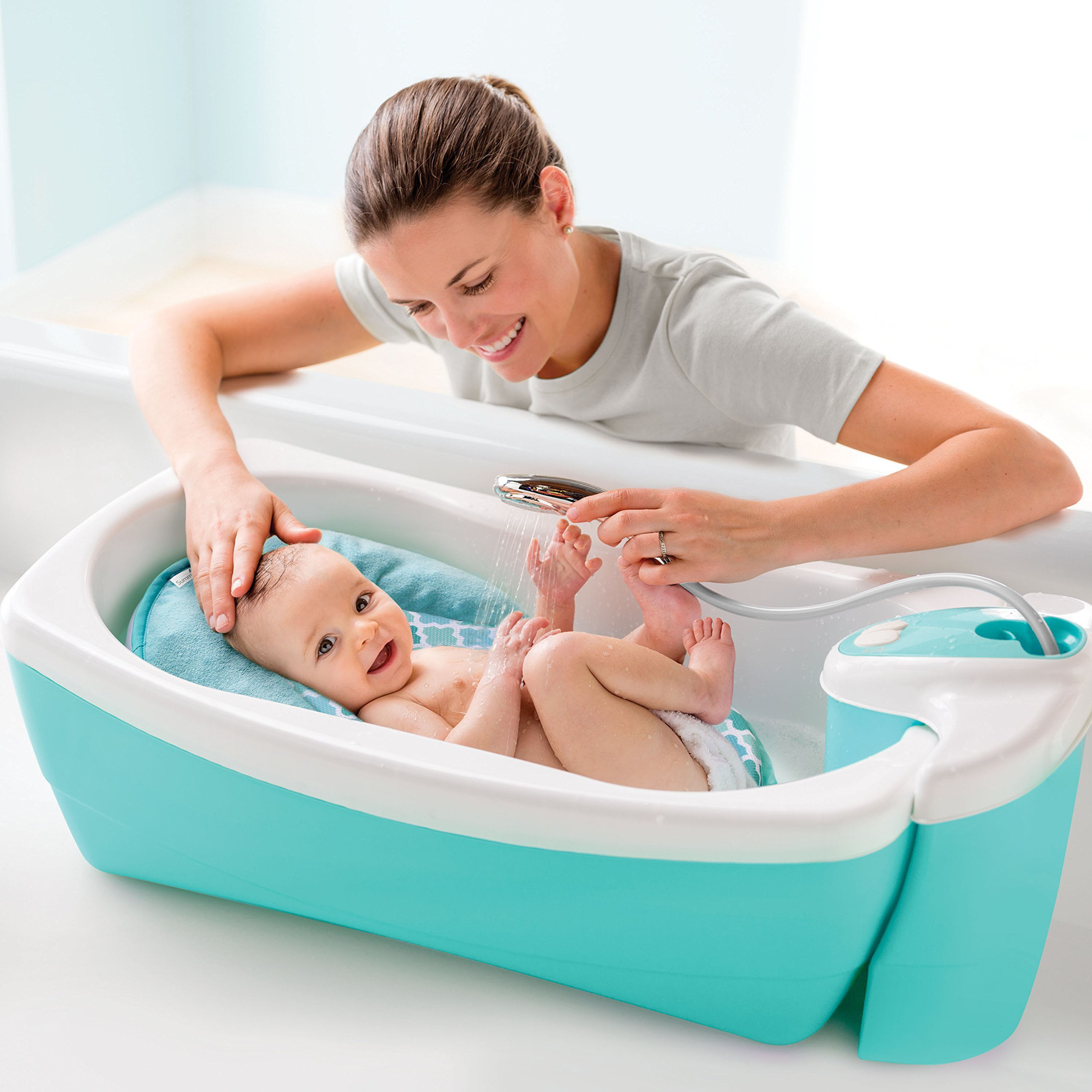 Какую ванночку надо. Ванночка Summer Infant Foldaway. Ванночка Summer Infant. Ванная для малыша. Ванночка для купания новорожденных.