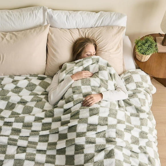 shiyou-Knitted Sage Green White Checkered Blanket Super Soft Plush Throw for Couch Fuzzy Fluffy Microfiber Lightweight Blanket for Bed Sofa All Season Use (Sage Green White, Twin(60"x80"))