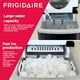 thumbnail image 4 of Frigidaire EFIC117-SSBLACK-COM EFIC117-SSBLACK Máquina compacta portátil de 26 libras, máquina para hacer hielo de acero inoxidable negro, mediana, 4 of 5