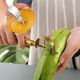 thumbnail image 4 of Peladores de verduras giratorios de acero inoxidable Peladores de patatas en forma de Y y de P con removedor de ojos de patatas Pelador de cocina, 4 of 5