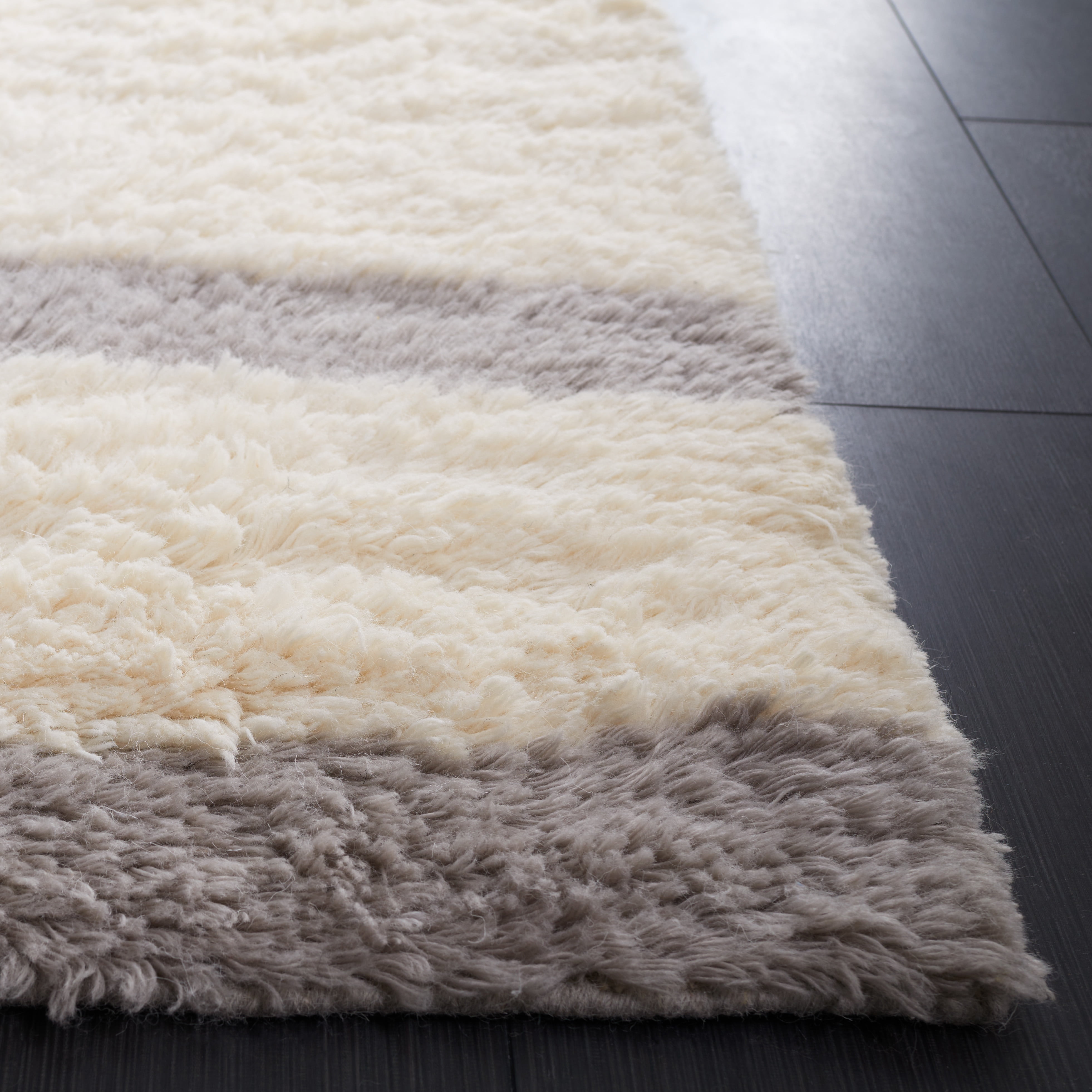 SAFAVIEH Casablanca Evaline Geometric Runner Rug, Grey/Ivory, 2'3" x 9'