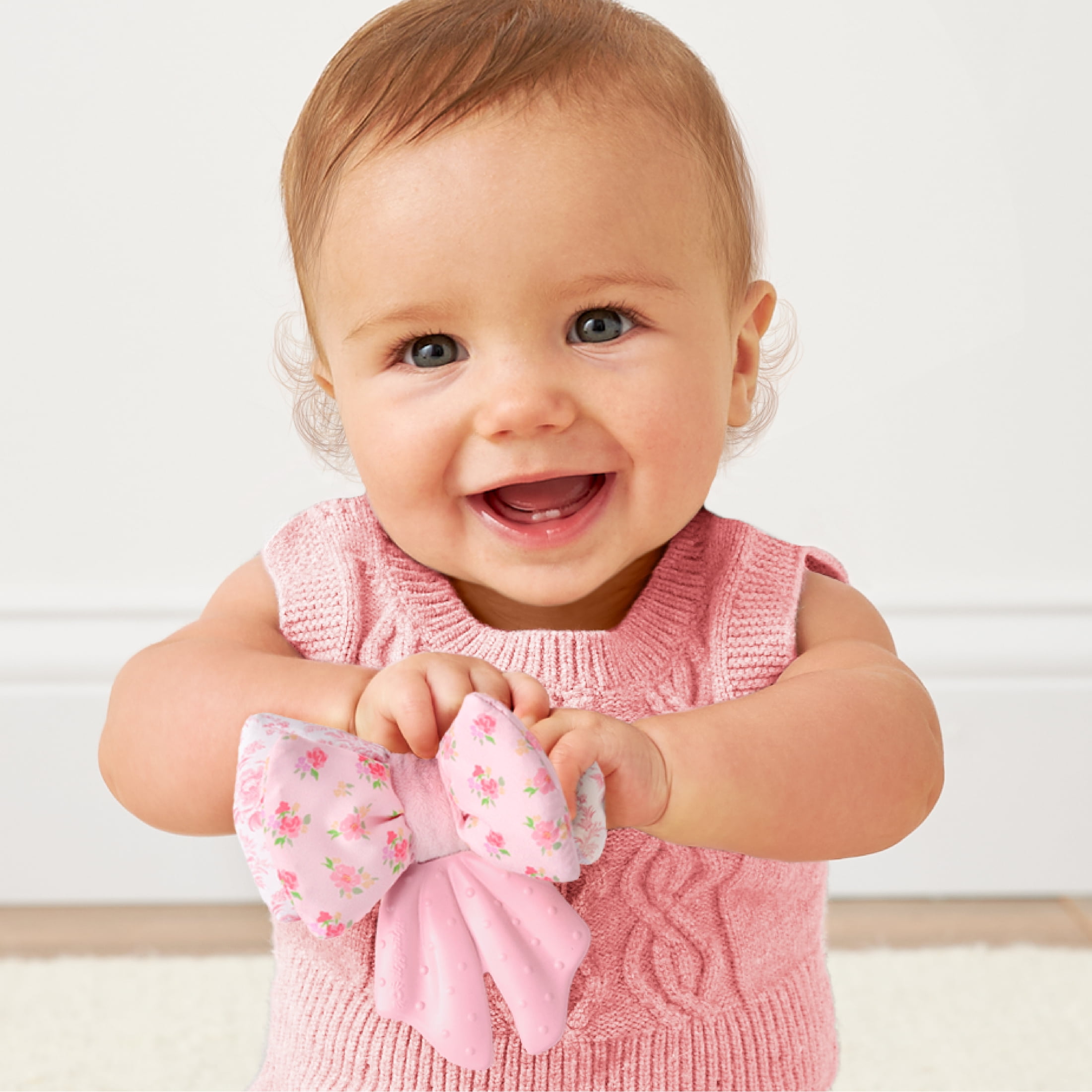Itzy Ritzy Teensy Crinkle™ Bow Teether