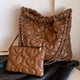 thumbnail image 1 of Bolso de mano acolchado con forma de corazón para mujer bolso de moda versátil de gran capacidad con monedero, 1 of 9
