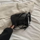 thumbnail image 4 of Bolso Hombro para Mujer PU Charol Mano Con (), 4 of 7