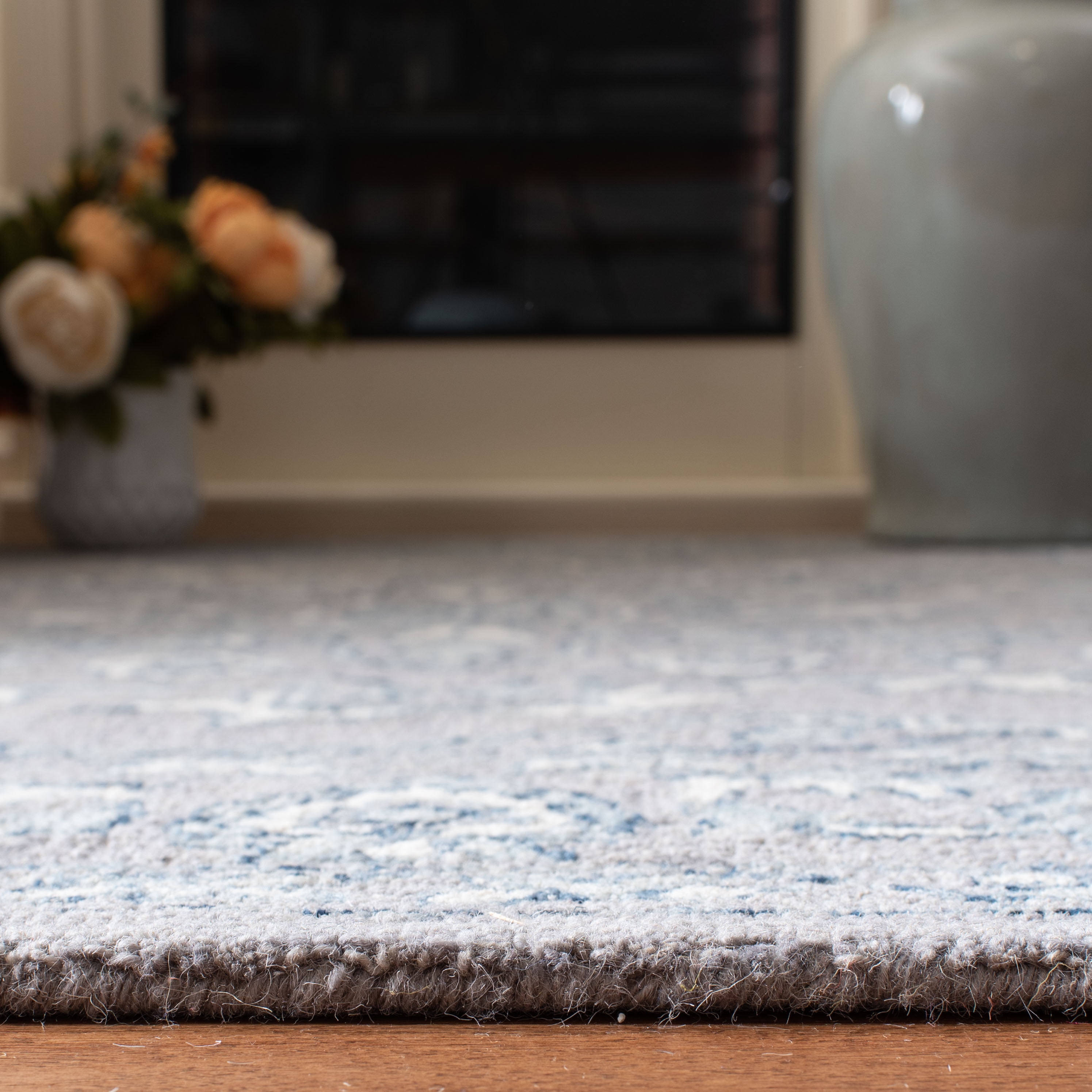 SAFAVIEH Micro-Loop Britton Oriental Runner Rug, Light Grey/Ivory, 2'3" x 5'