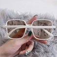 thumbnail image 5 of Gafas de sol cuadradas con clavos de arroz, gafas de sol retras de tendencia a la moda, hechas de PC, 5 of 5