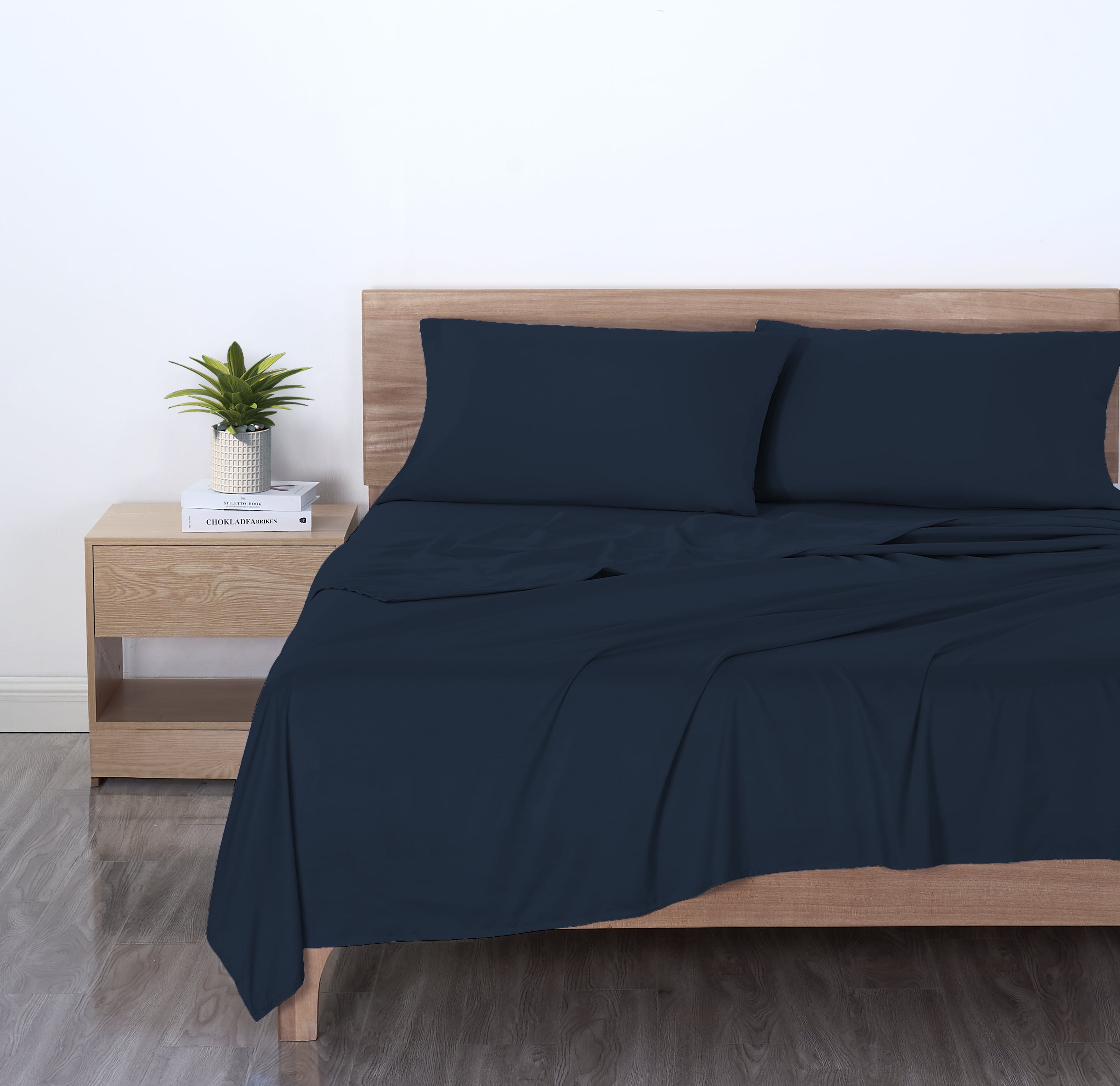 Mainstays Basic Value Microfiber Bed Sheet Set, Navy Blue, King, 4 Piece