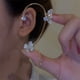 thumbnail image 2 of Pendientes con forma de mariposa con forma de gancho para la oreja, sin orejas, con clip para la oreja, con borlas y temperamento de nicho, ligeros y lujosos para mujer, 2 of 6