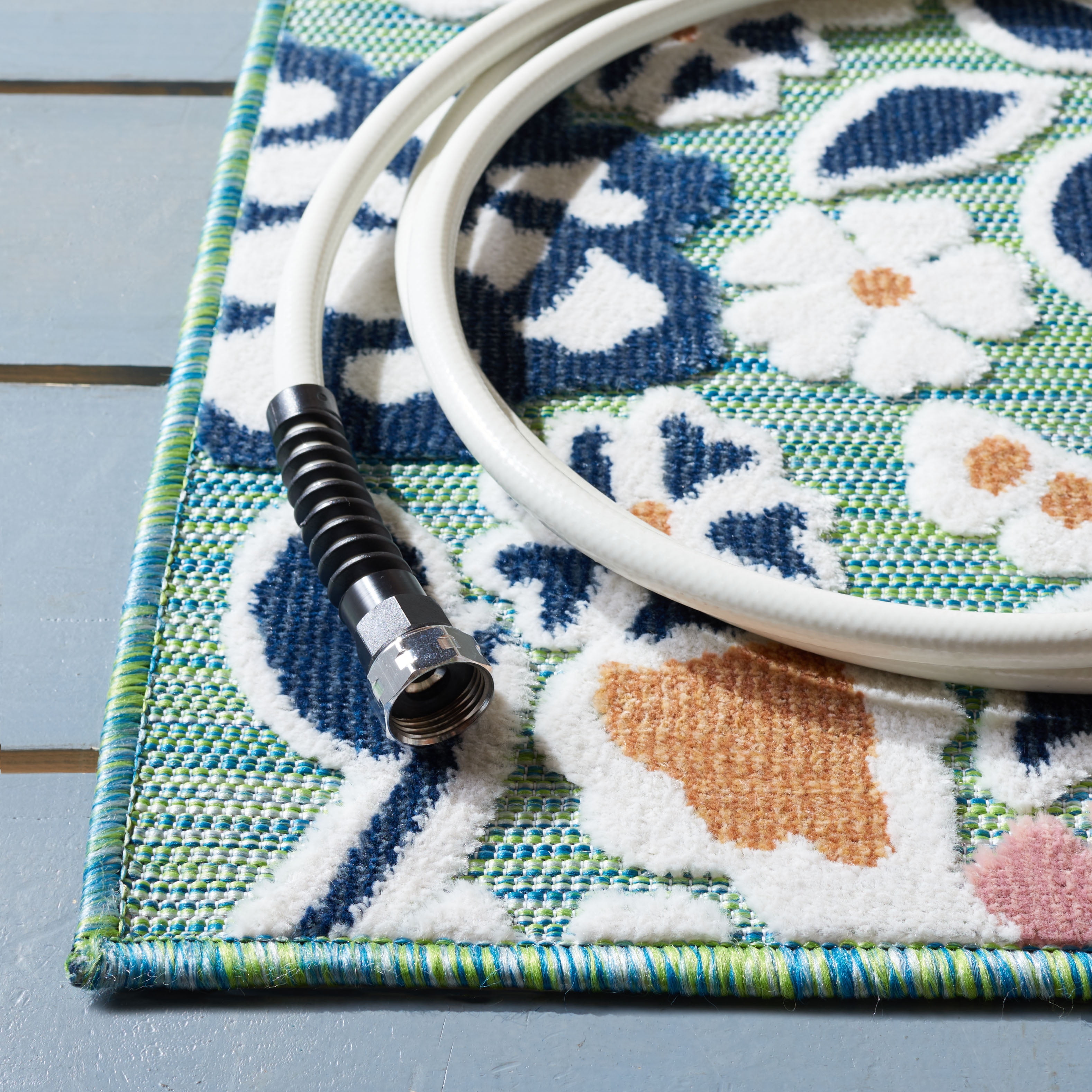 SAFAVIEH Cabana Tobias Floral Indoor/Outdoor Area Rug, Green/Navy, 5'1" x 7'6"