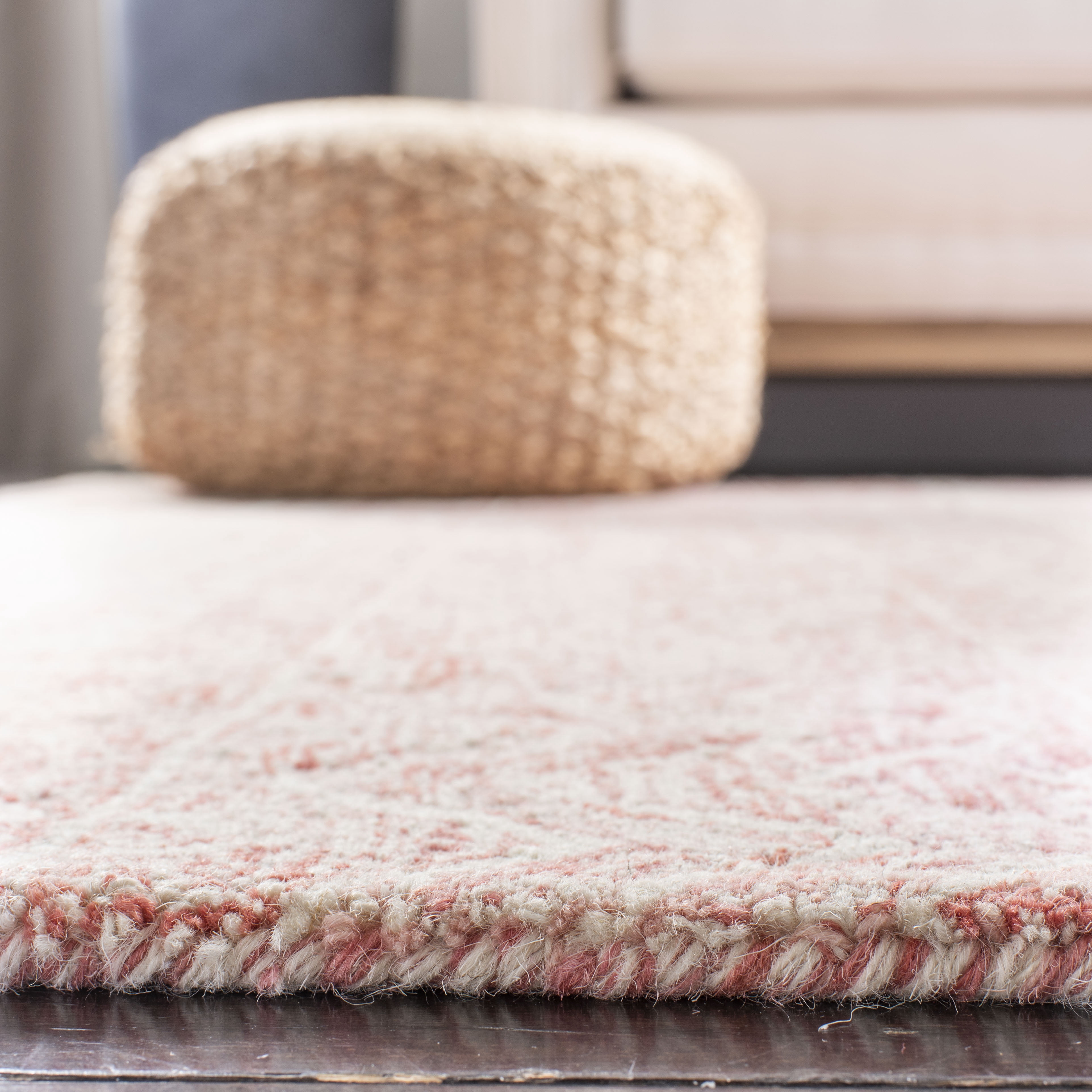SAFAVIEH Micro-Loop Daithi Geometric Aztec Wool Area Rug, Pink/Ivory, 5' x 8'