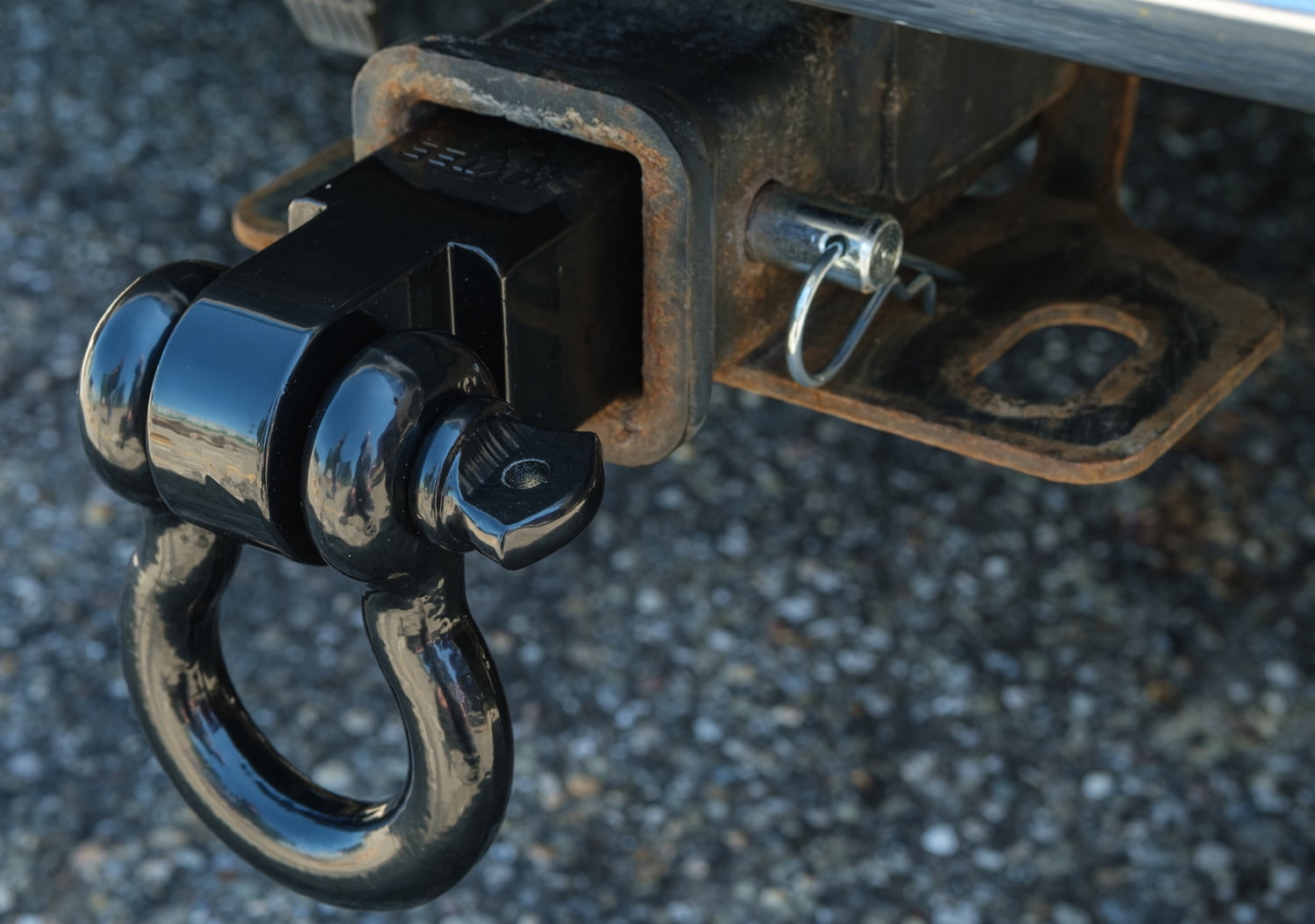 2" Tow Hitch Shackle Receiver with 3/4'' D Ring Shackle, 5/8" Standard Hitch Pin, 11,000 lbs WLL | Black Towing Accessories for Vehicle Recovery Off-Road