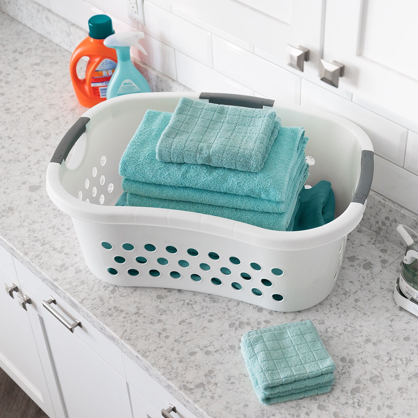 IRIS 50L Plastic Hip Hold Laundry Basket Hamper Organizer with Built-In Comfort Carry Handles, 1.4 Bushel, for Closet