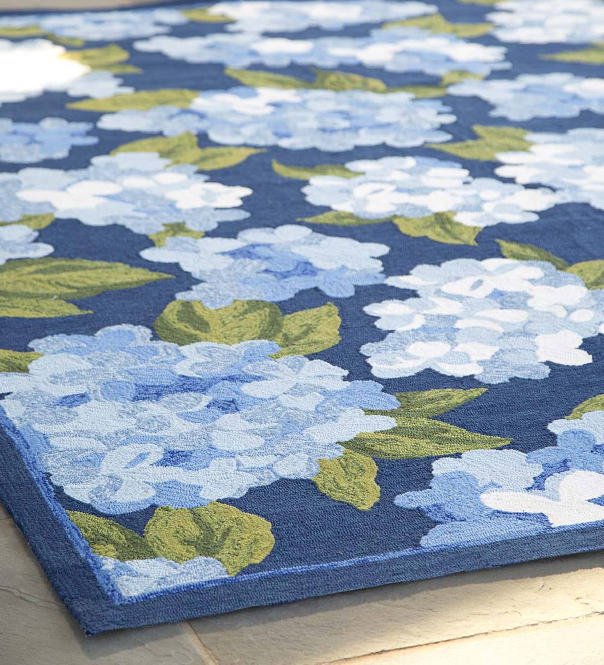 Hydrangeas Indoor / Outdoor Rug, 5' x 7'6", Blue