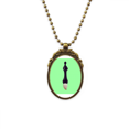 thumbnail image 1 of Collar Retro Elíptico Unbranded con colgante de 4.0 cm, 1 of 3