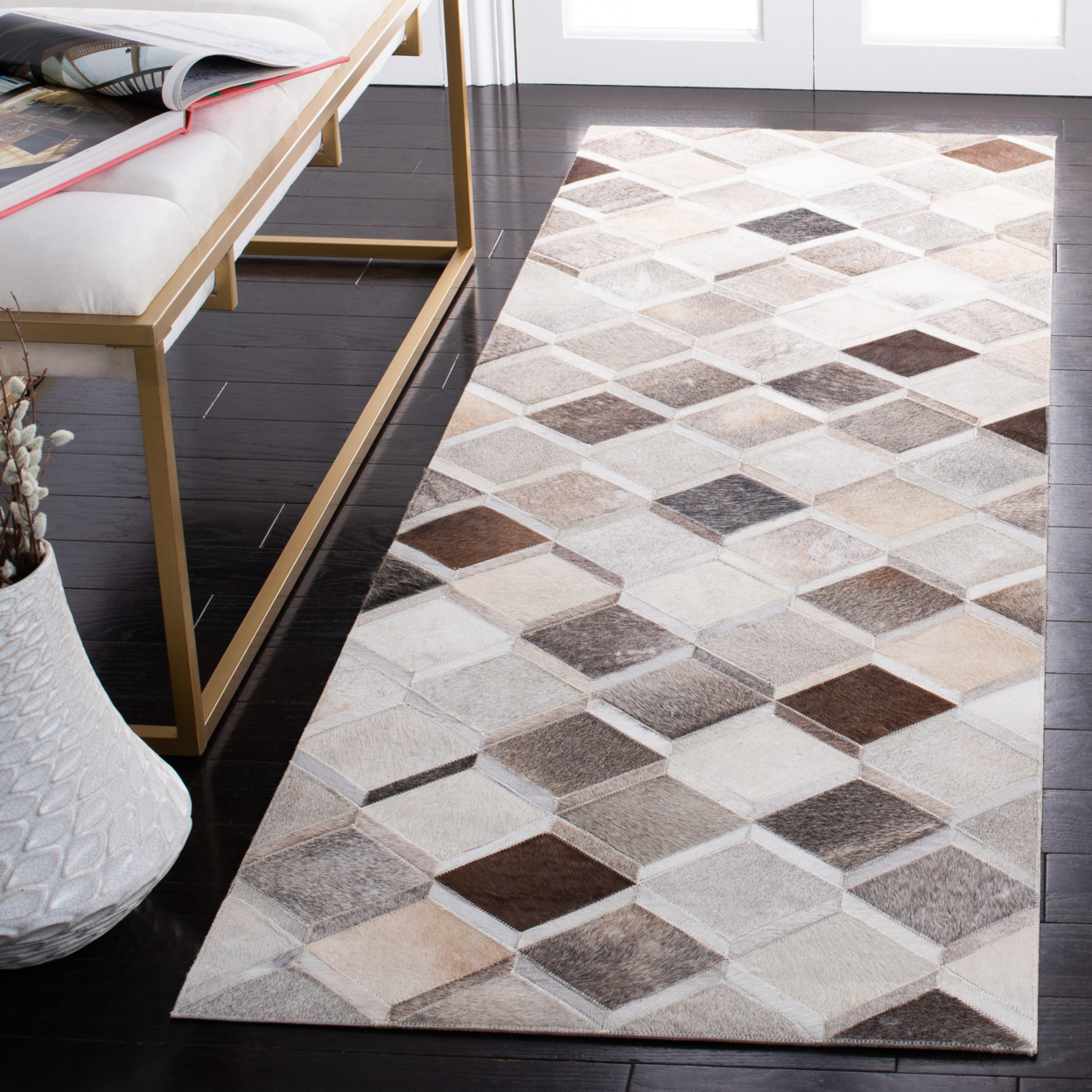 SAFAVIEH Studio Leather Nanette Geometric Diamonds Area Rug, Ivory/Grey, 4' x 6'