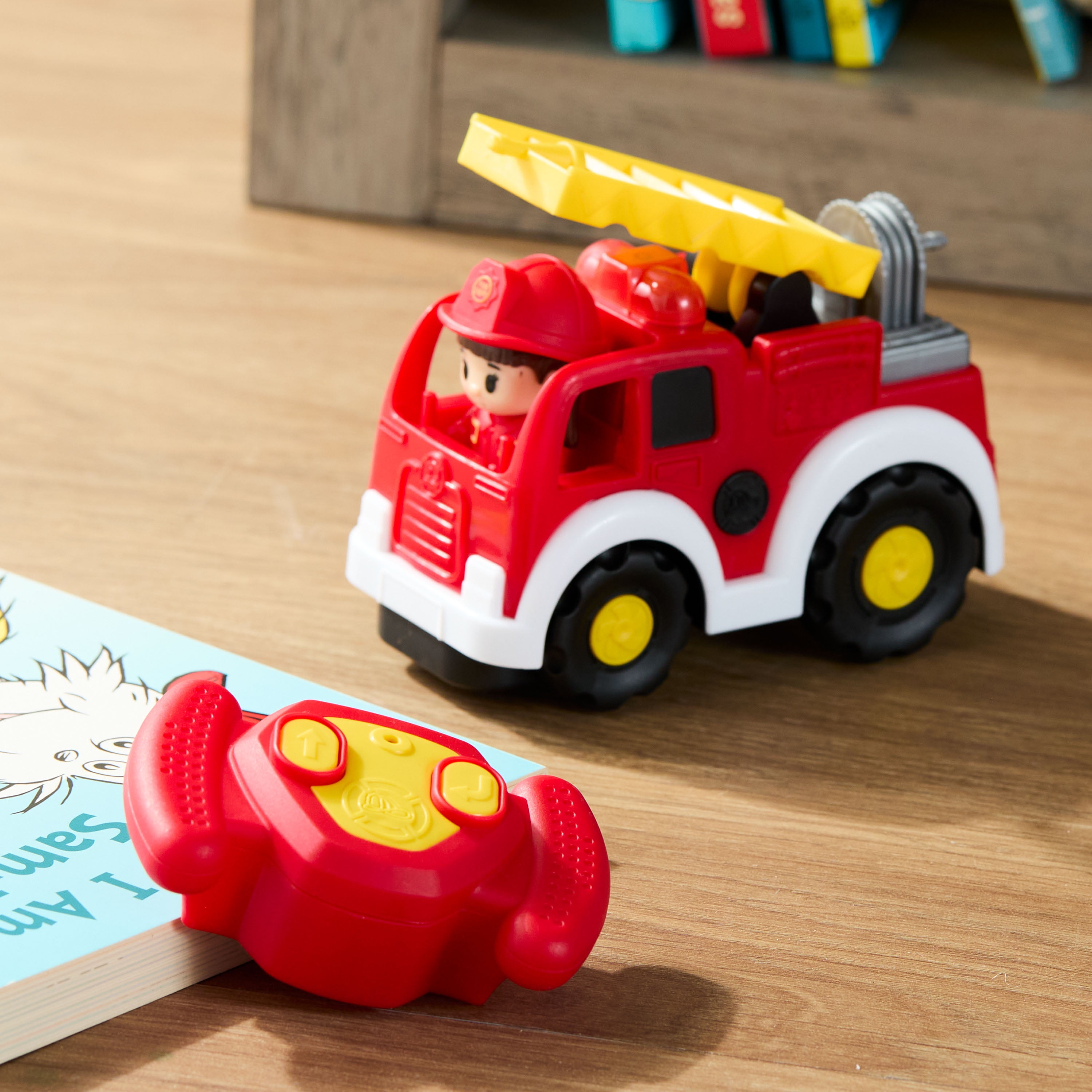 Kid Connection Radio Control Fire Truck  (图3)